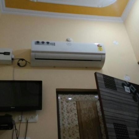 Hotel Ganga Vilas Colonelganj Екстериор снимка