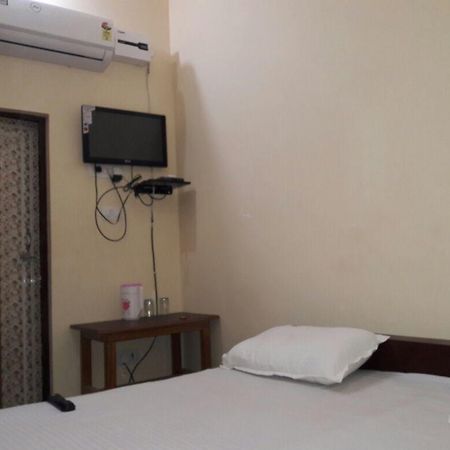 Hotel Ganga Vilas Colonelganj Екстериор снимка