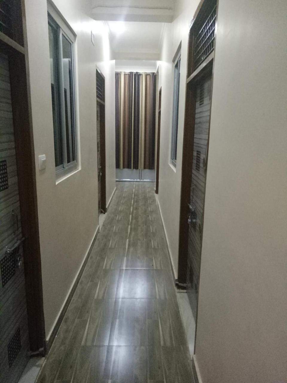 Hotel Ganga Vilas Colonelganj Екстериор снимка