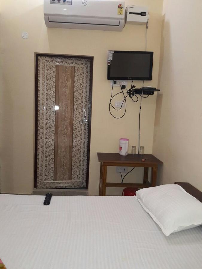 Hotel Ganga Vilas Colonelganj Екстериор снимка