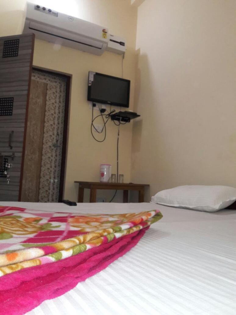 Hotel Ganga Vilas Colonelganj Екстериор снимка